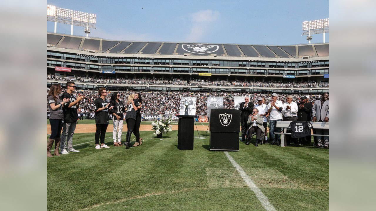 Raiders fans pay homage during potential last game in Oakland