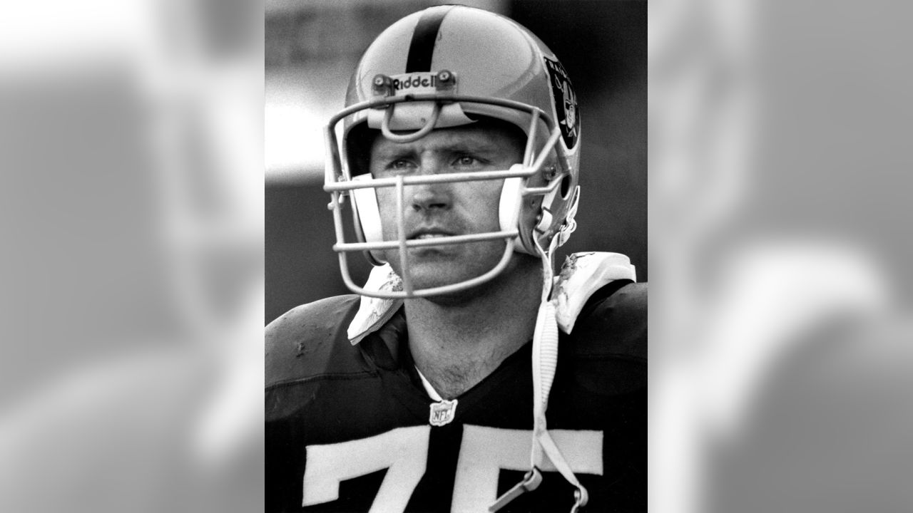 Howie Long was a BAD man on the gridiron  The legendary flat top turns 62  today. Happy birthday to Hall of Famer Howie Long! (via NFL Throwback) ☠️  Super Bowl XVIII