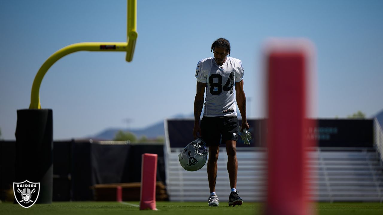 Team of Las Vegas Raiders Football Players Practice on the Field in the  City of Las Vegas, Nevada Editorial Stock Image - Image of players,  offense: 289561589