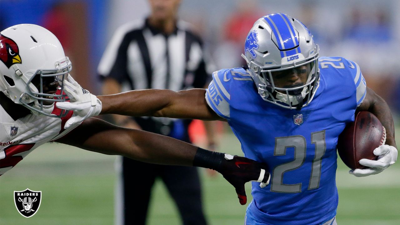 Lions RB Ameer Abdullah raises fist during national anthem at Lambeau