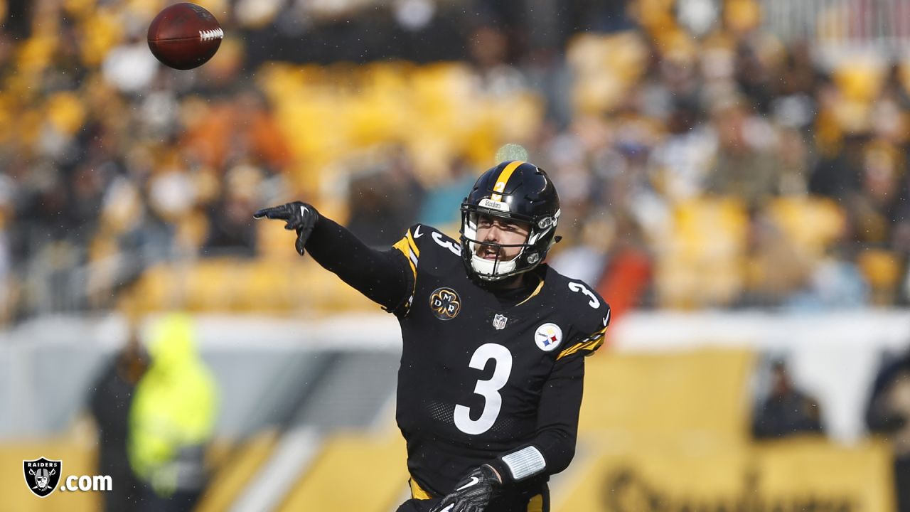 Raiders sign ex-Steelers QB Landry Jones; TE Cook goes to Saints