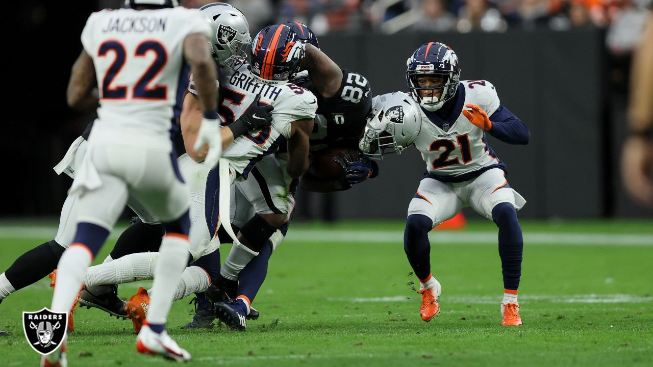 Denver Broncos' defense wilts late against run-heavy Raiders