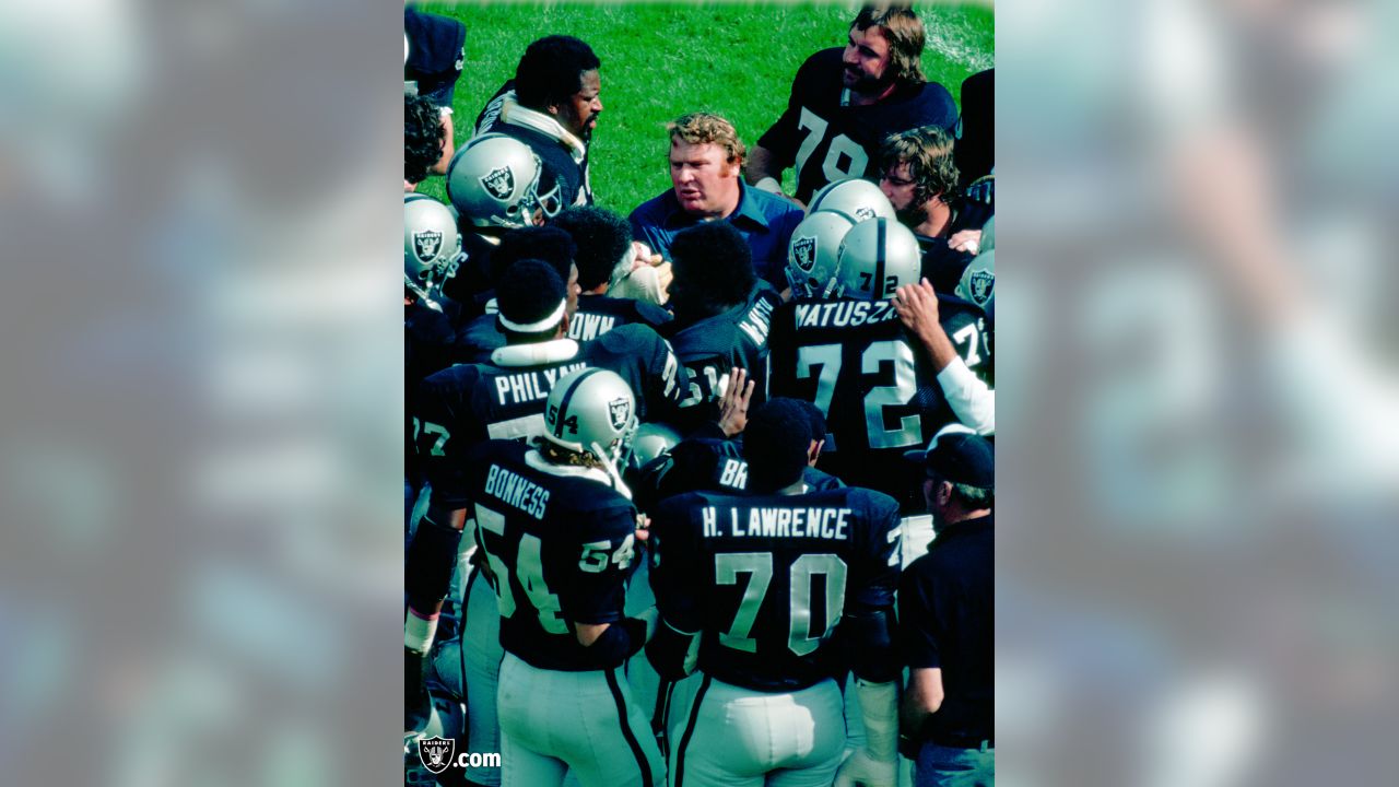 John Madden led the @raiders to victory in Super Bowl XI. The third Super  Bowl to be played in Los Angeles. #SBLVI