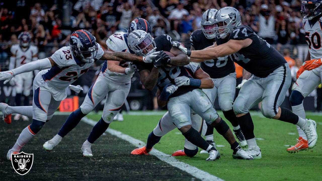 Las Vegas Raiders running back Josh Jacobs (28) walks off the field after  training camp on Wednesday, Aug 18, 2021, in Thousand Oaks, Calif. (Dylan  St Stock Photo - Alamy