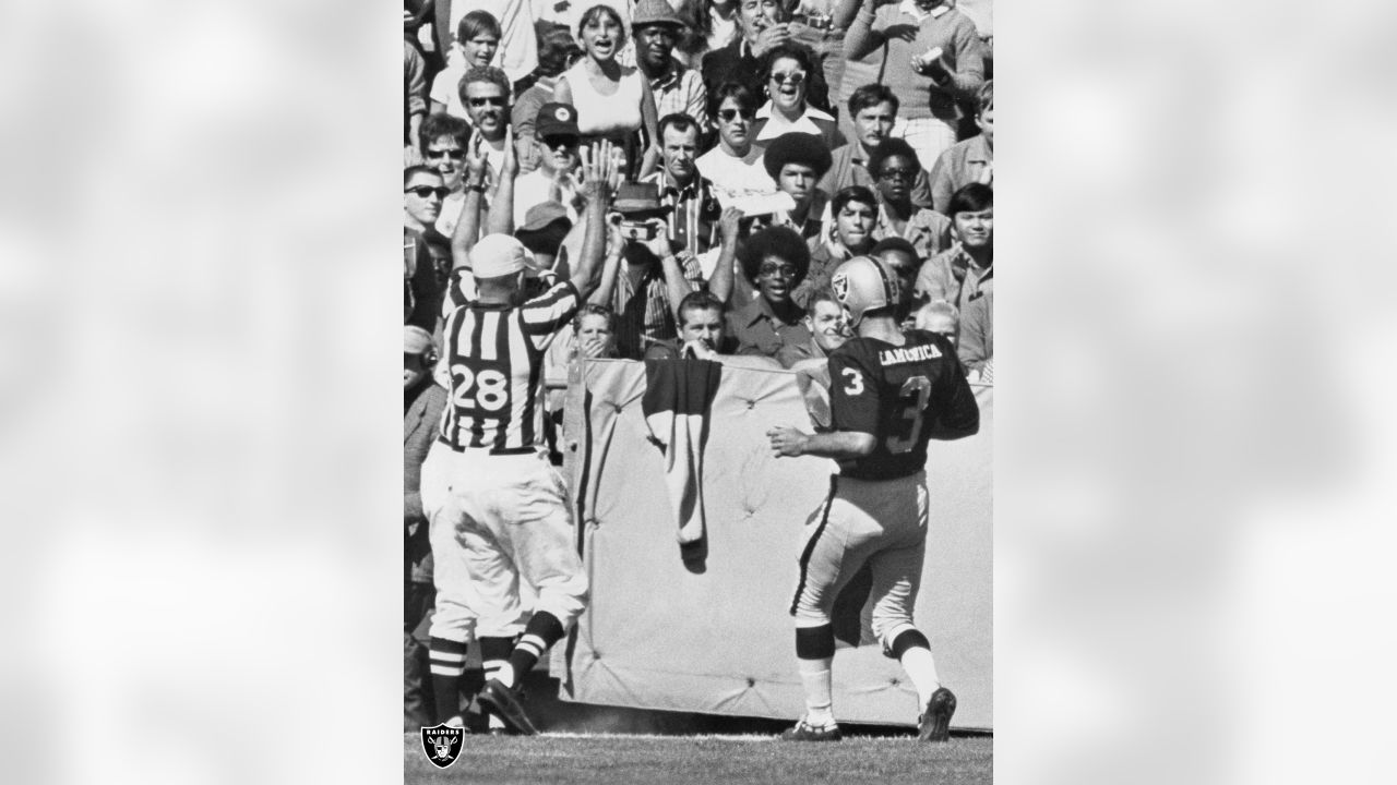 Oakland Raiders quarterback Daryle Lamonica is pictured after the Super  Bowl in Miami, Fla., Jan. 14, 1968. The Raiders lost to the Green Bay  Packers, 33-14 (AP Photo Stock Photo - Alamy