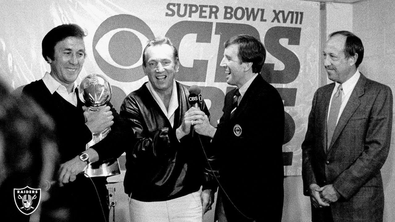 Social media reacts to Tom Flores, Charles Woodson Hall of Fame selections