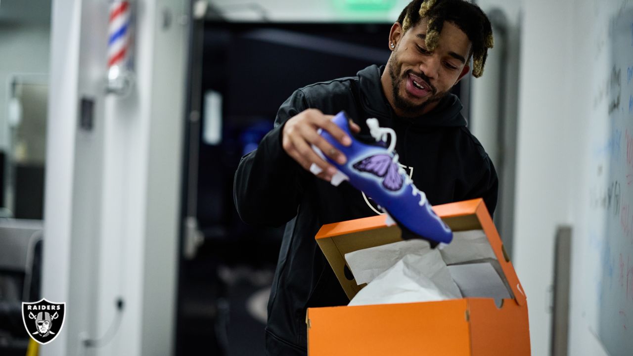 Photos: Raiders unbox custom cleats for NFL My Cause My Cleats