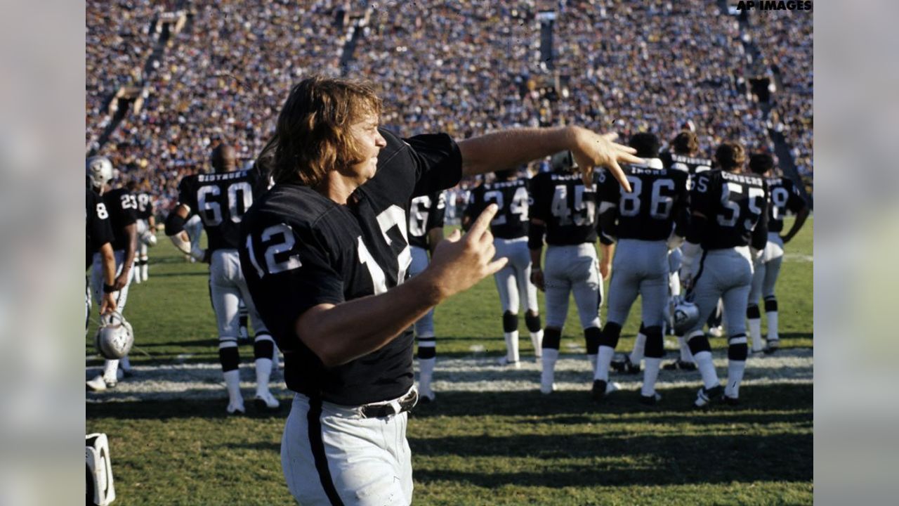 Tom's Old Days on X: “Old Days”,Raiders QB Ken Stabler and Coach John  Madden talk things over during their 1976 AFC Championship victory over the  Steelers in Oakland.#NFL #Oakland #Raiders #PittsburghSteelers #1970s