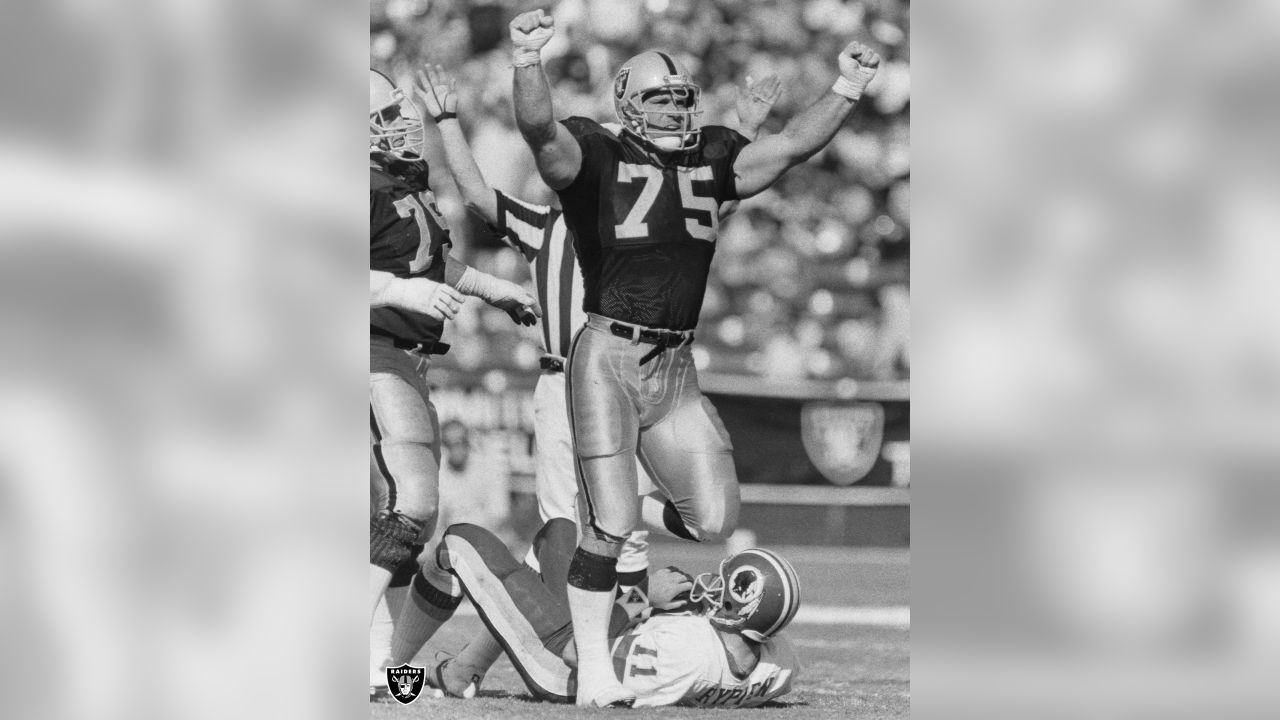 Las Vegas Raiders on X: One of the greatest. Howie Long continues the Hall  of Fame countdown to the 2021 season.  / X