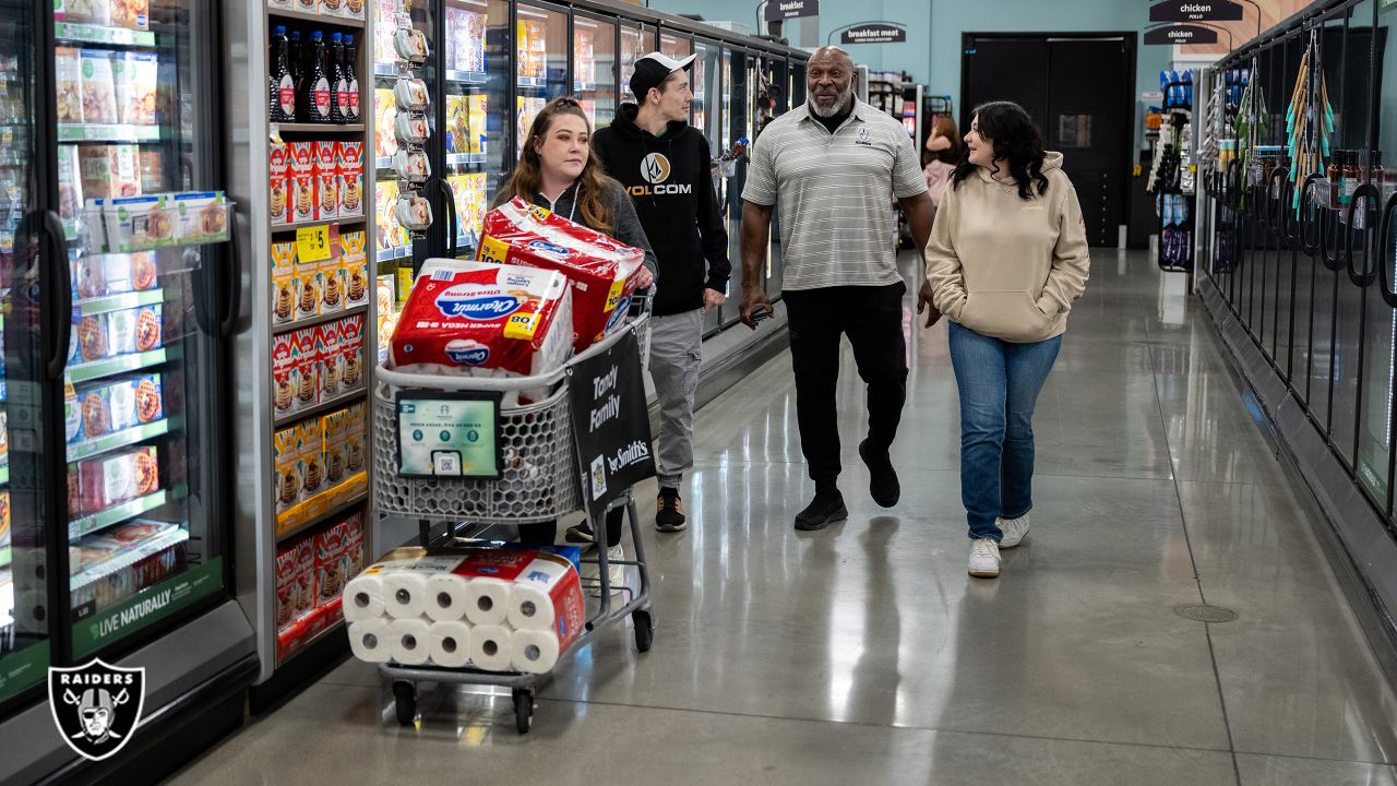 Raiders, Smith's take Las Vegas families on 'Holiday Huddle