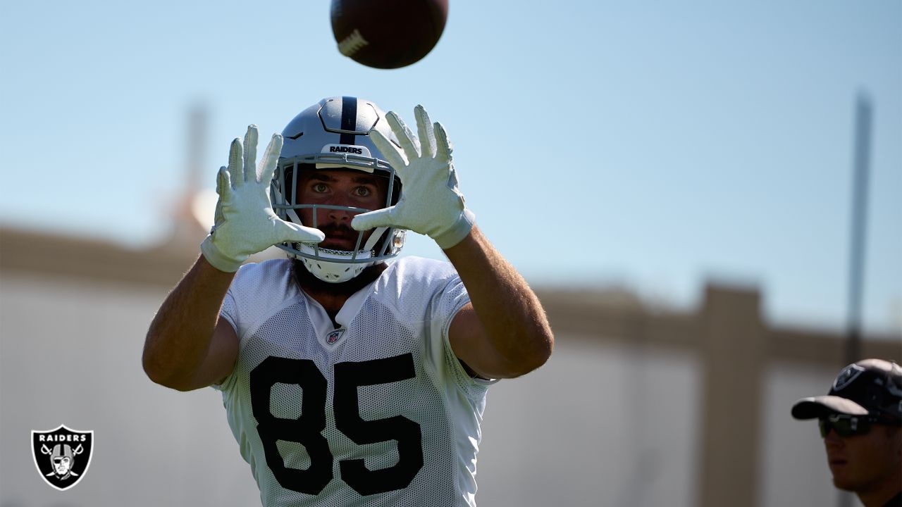 Position Breakdown: Previewing the Raiders tight ends for 2023 in photos