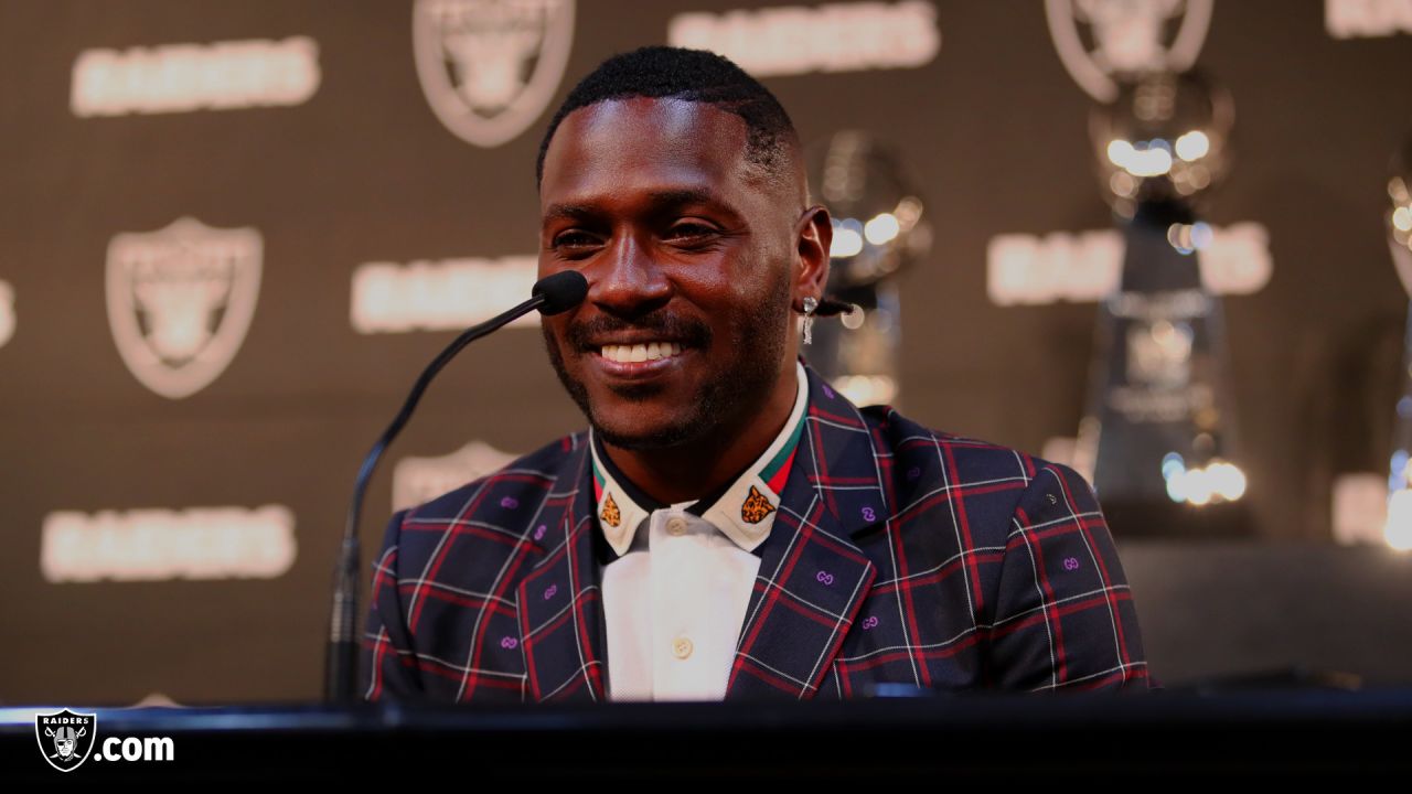 Antonio Brown Has Responded To The Oakland Raiders' Strong Message - The  Spun: What's Trending In The Sports World Today