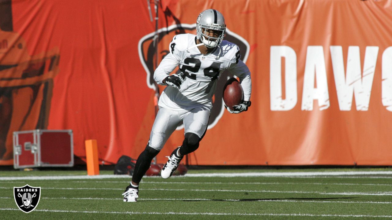 Oakland Raiders defensive backs coach Rod Woodson during the team's  organized team activity at its NFL football training facility Tuesday, May  30, 2017, in Alameda, Calif. (AP Photo/Marcio Jose Sa …