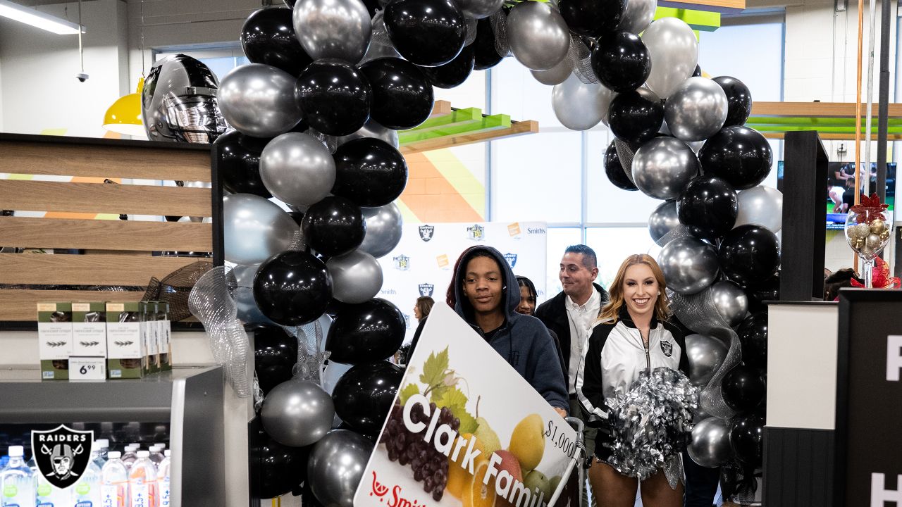 Raiders, Smith's take Las Vegas families on 'Holiday Huddle' shopping spree