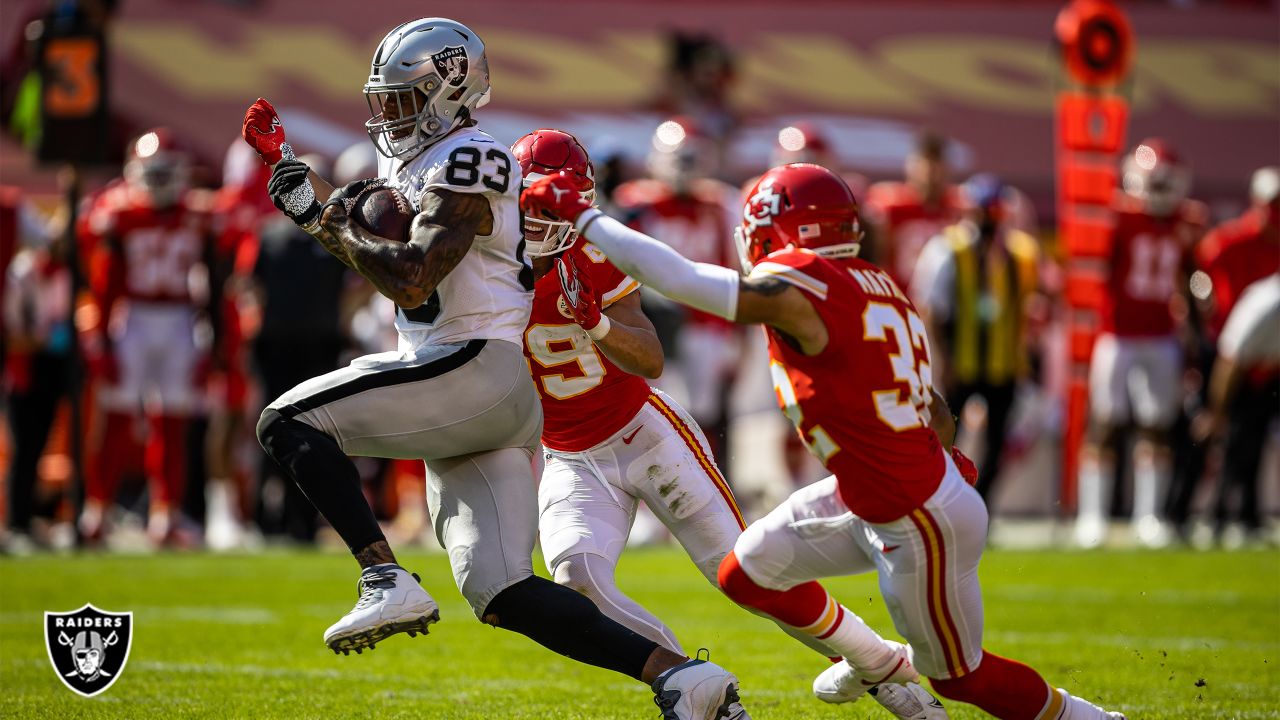 Las Vegas Raiders tight end Darren Waller (83) makes a catch