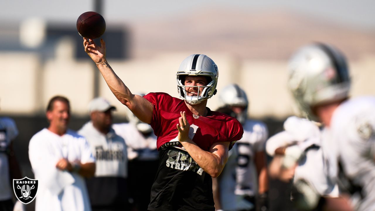 Top Shots: The best photos of QB Derek Carr's 2021 season