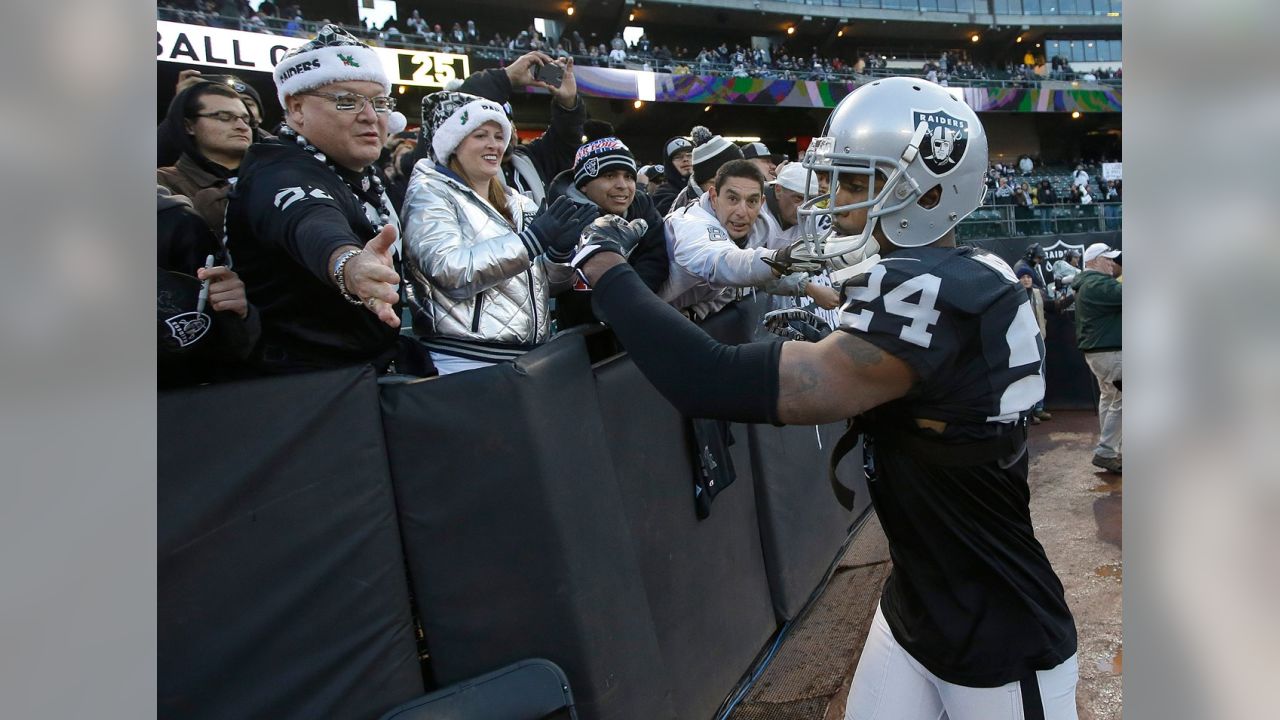 Las Vegas Raiders - A classic Charles Woodson pose 