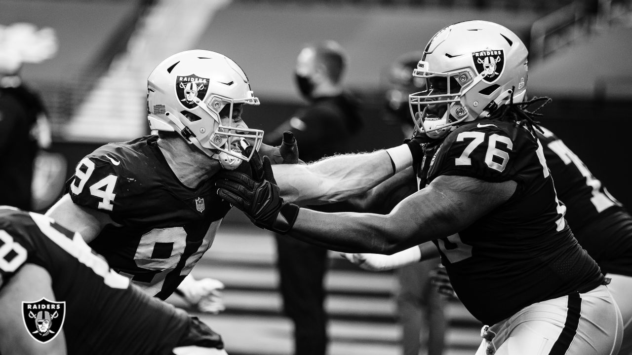 Tampa Bay Buccaneers linebacker Carl Nassib (94) warms up before