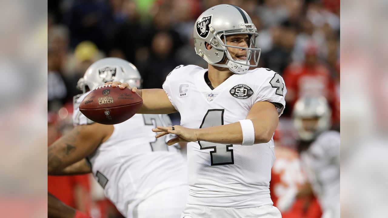 14,949 Raiders Vs Chiefs Photos & High Res Pictures - Getty Images