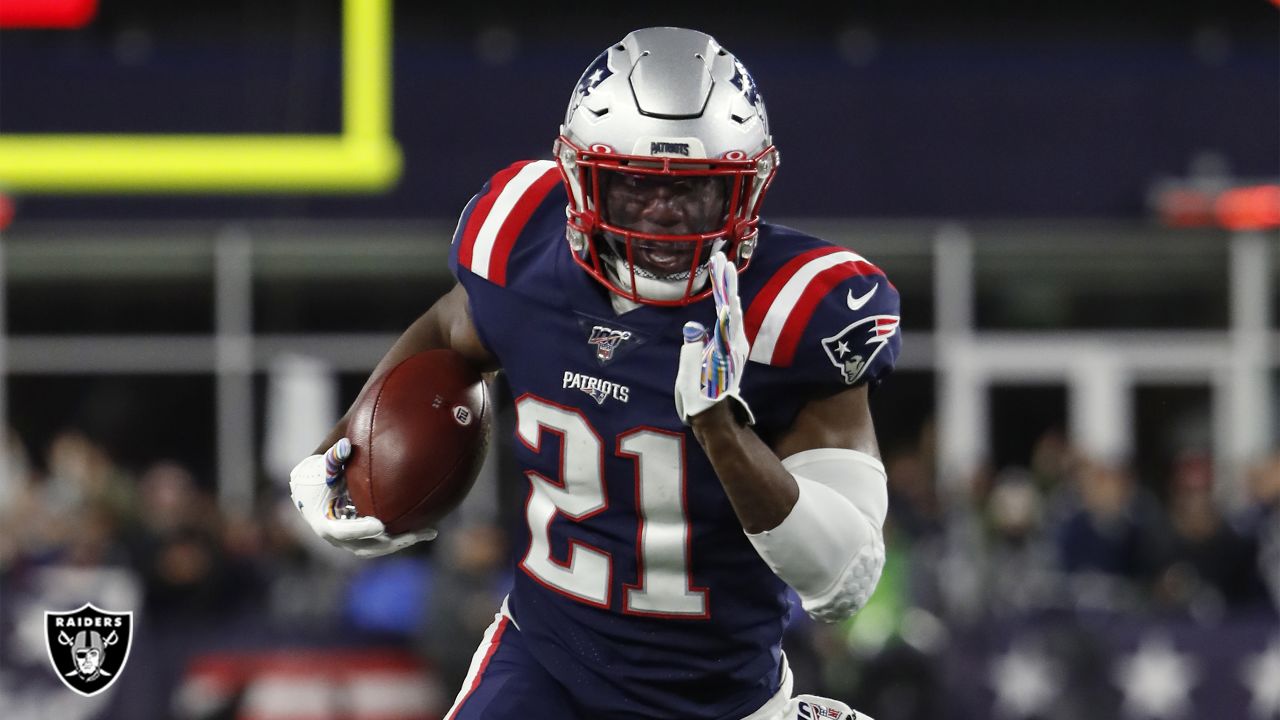 Las Vegas Raiders safety Duron Harmon (30) runs during an NFL