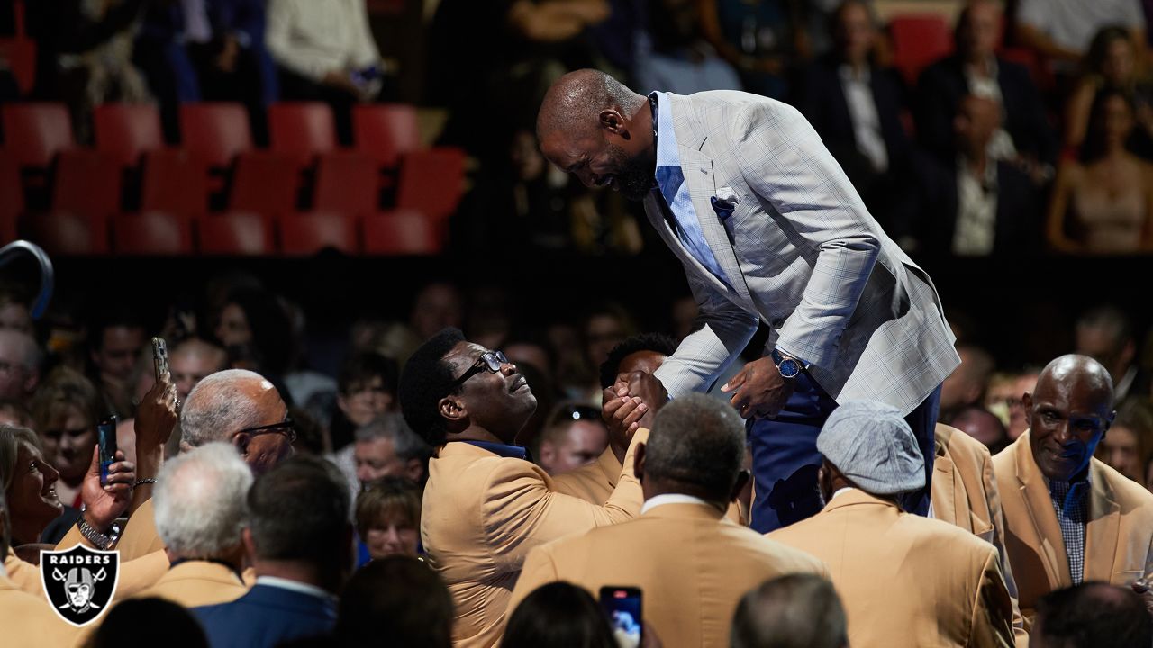 Charles Woodson receives his Pro Football Hall of Fame gold jacket