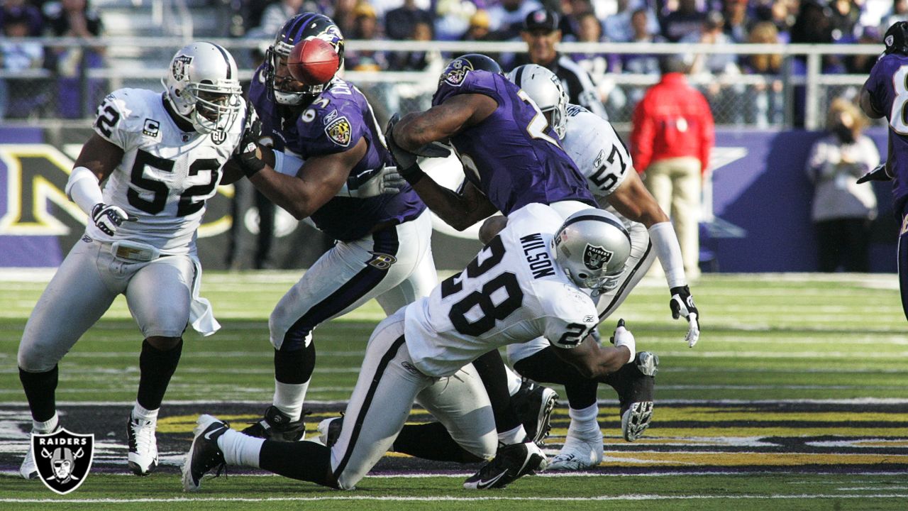 Oakland, California, USA. 14th Jan, 2001. Oakland Raiders vs. Baltimore  Ravens at Oakland Alameda County Coliseum Sunday, January 14, 2001. Ravens  Beat Raiders 19-3. AFC championship game. Baltimore Ravens defensive tackle  Tony