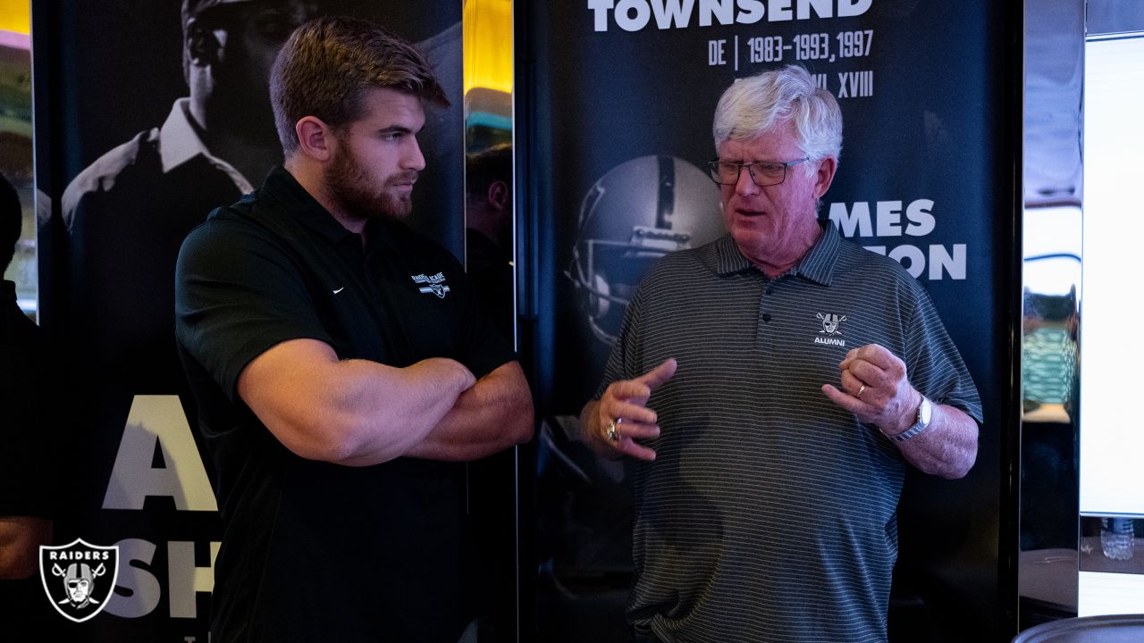 Photos: Raiders host an alumni dinner