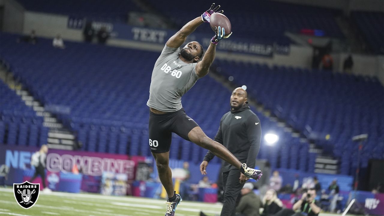 Las Vegas Raiders safety Chris Smith II (42) warms up before an NFL  football game against the San Francisco 49ers, Sunday, Aug. 13, 2023, in Las  Vegas. (AP Photo/John Locher Stock Photo - Alamy