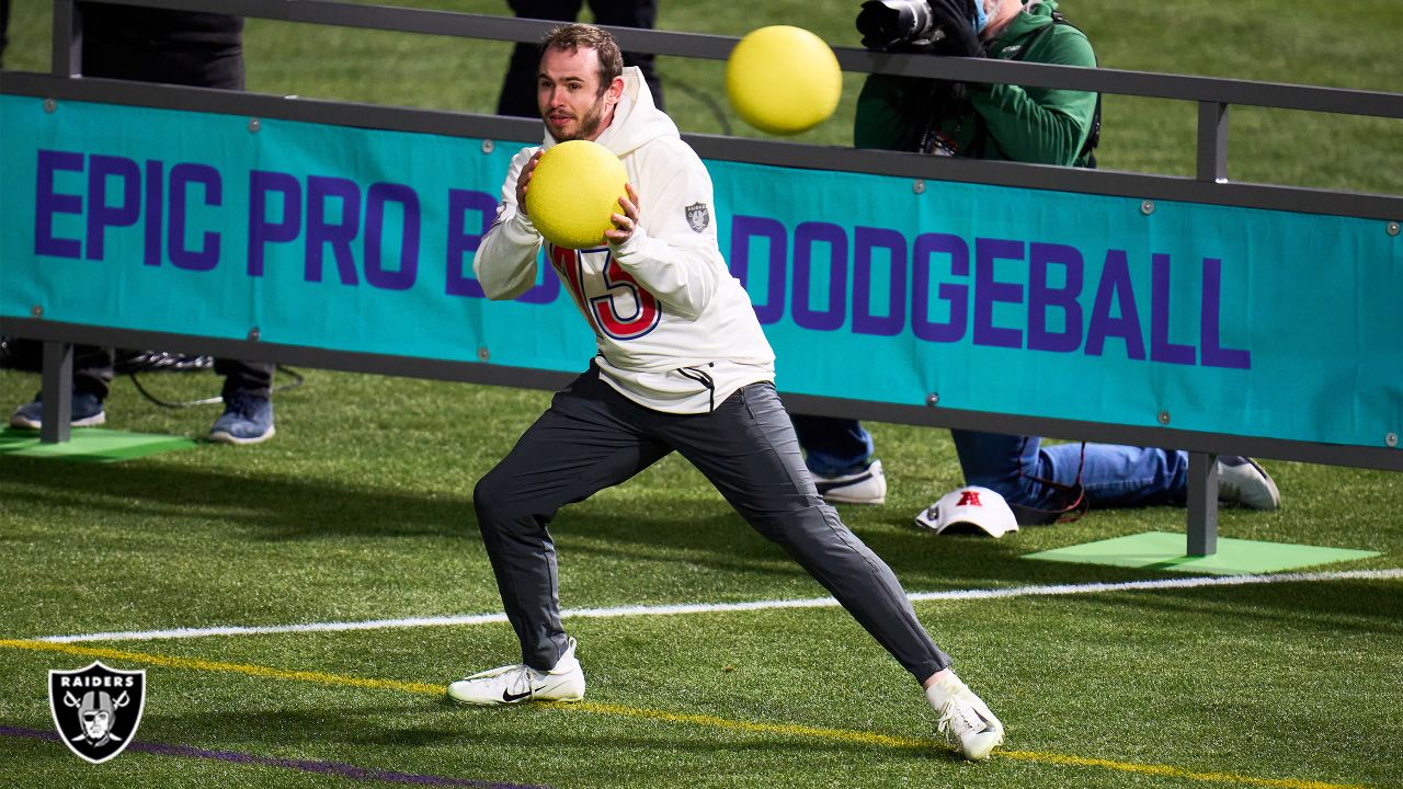 Hunter Renfrow shows off arm at NFL Pro Bowl Skills Challenge