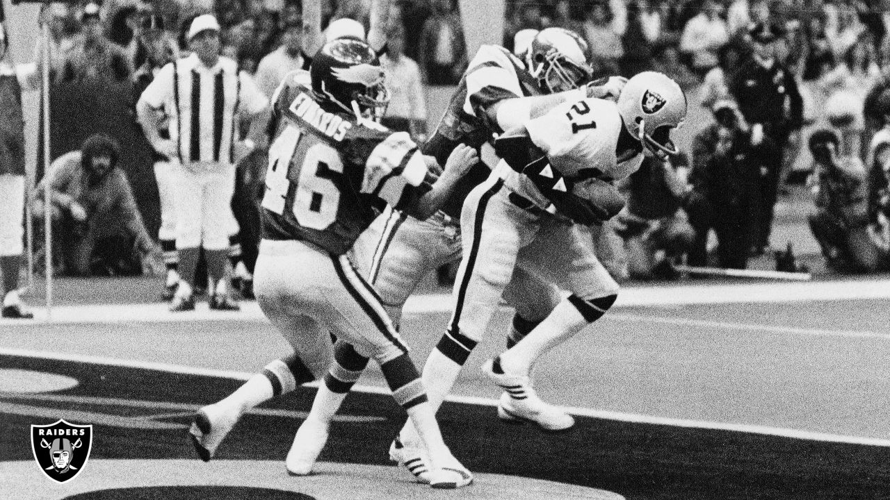 Oakland Raiders wide receiver Cliff Branch (21) embraces quarterback Jim  Plunkett (16) as the Raiders lined up for a team picture before a workout  in the Superdome in New Orleans, Jan. 21