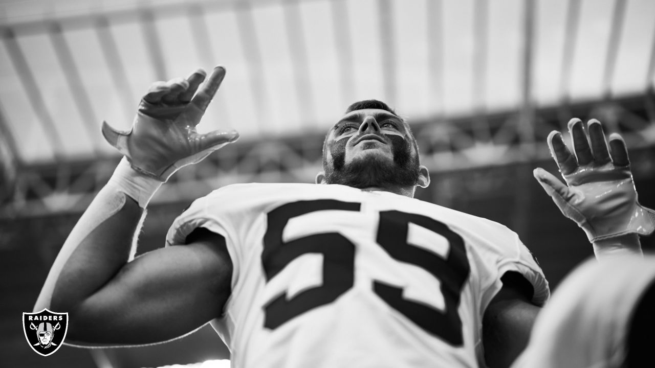 Las Vegas Raiders fullback Alec Ingold warms up against Kansas