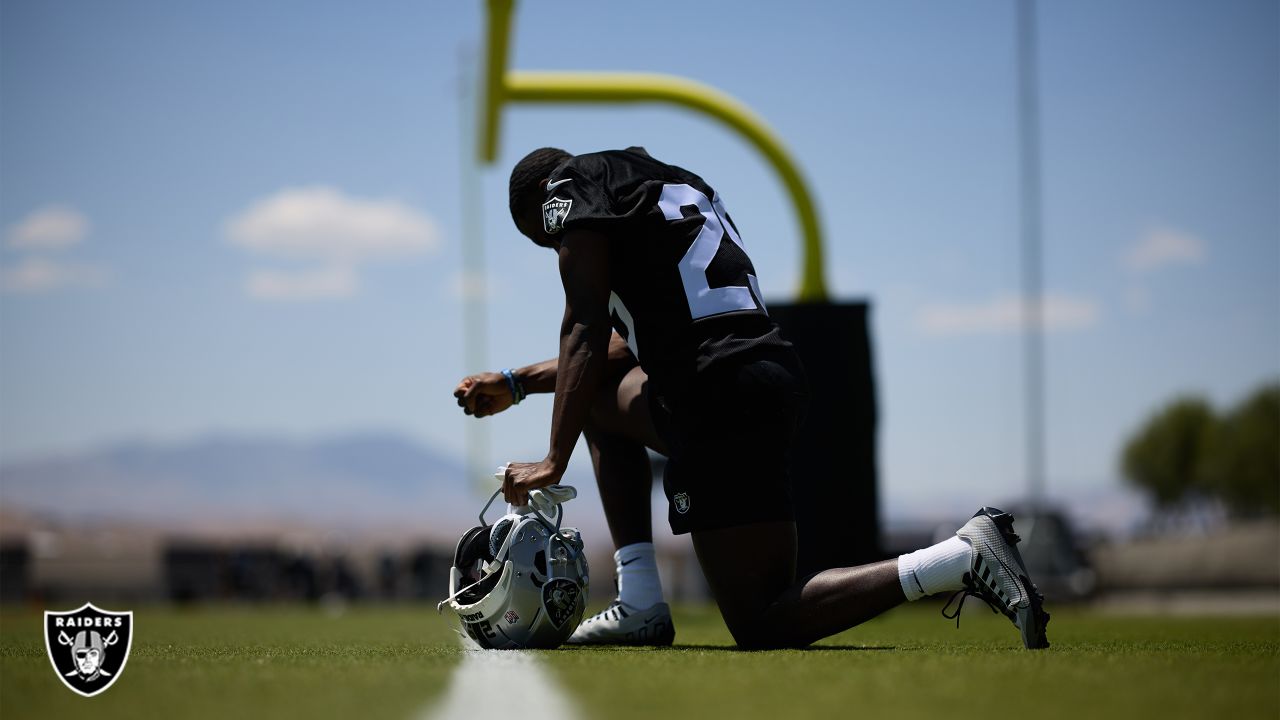 2023 Rookies Hit Field for Minicamp