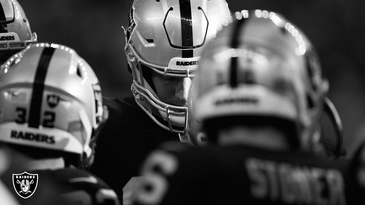 Raiders news: Derek Carr wearing new helmet - Silver And Black Pride