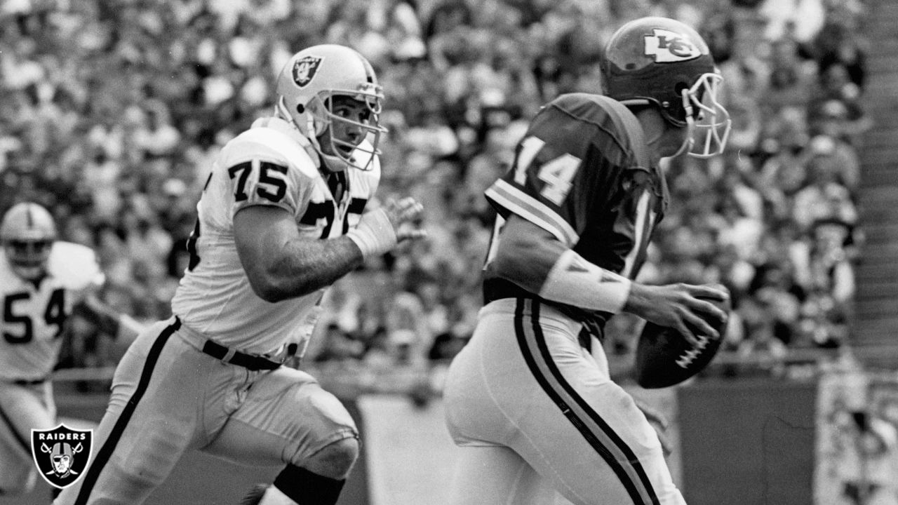 Las Vegas Raiders on X: One of the greatest. Howie Long continues the Hall  of Fame countdown to the 2021 season.  / X