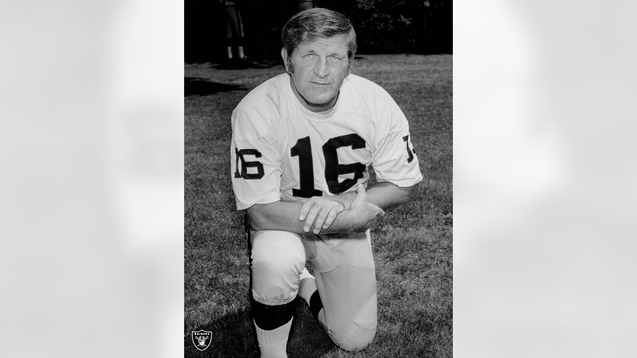 Raiders Hall of Fame QB George Blanda dies at 83 - The San Diego  Union-Tribune