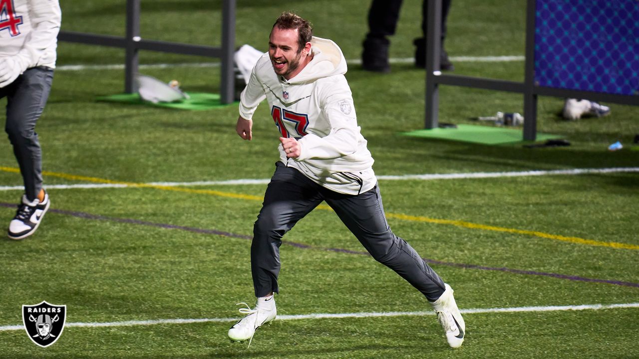 Hunter Renfrow shows off arm at NFL Pro Bowl Skills Challenge