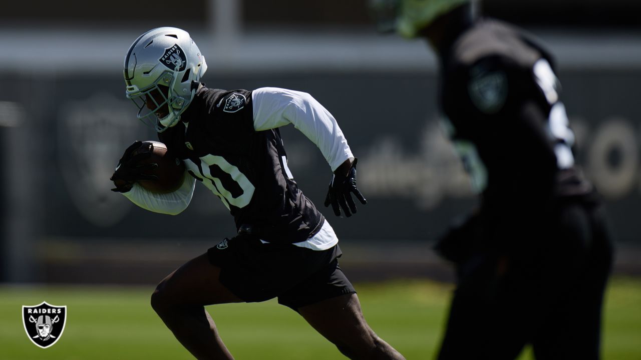 Las Vegas Raiders safety Duron Harmon (30) runs during an NFL football game  against the Los Angeles Rams, Thursday, Dec. 8, 2022, in Inglewood, Calif.  (AP Photo/Kyusung Gong Stock Photo - Alamy