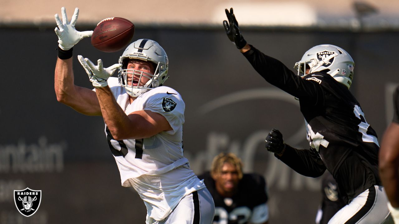 Oakland Raiders tight end Foster Moreau (87) celebrates his