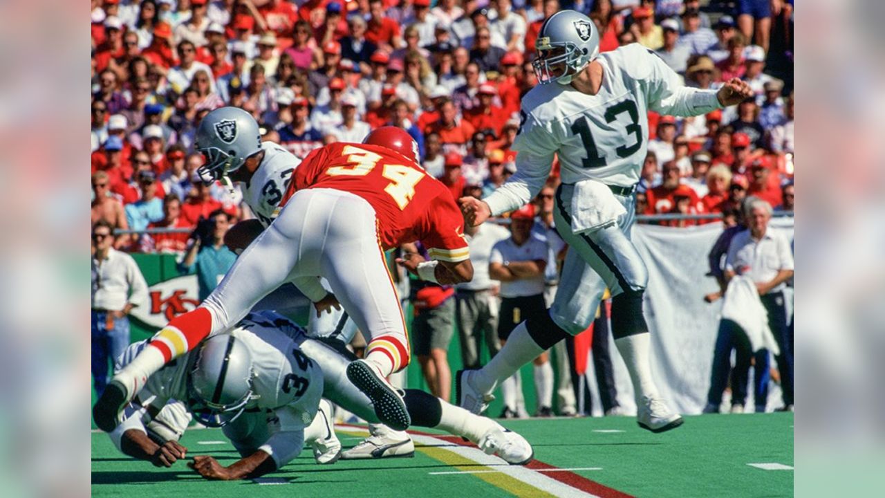 Throwback Thursday: Chiefs defeated Raiders 18 times in the '90s