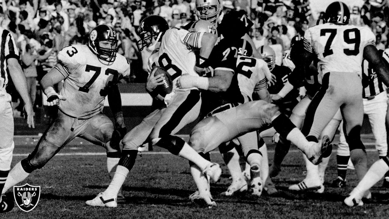 Los Angeles Raiders Lyle Alzado gives a fist of Victory after the Raiders  beat the Pittsburgh Steelers in playoff game in Los Angeles on Sunday, Jan.  2, 1984, 38-10. The victory advanced