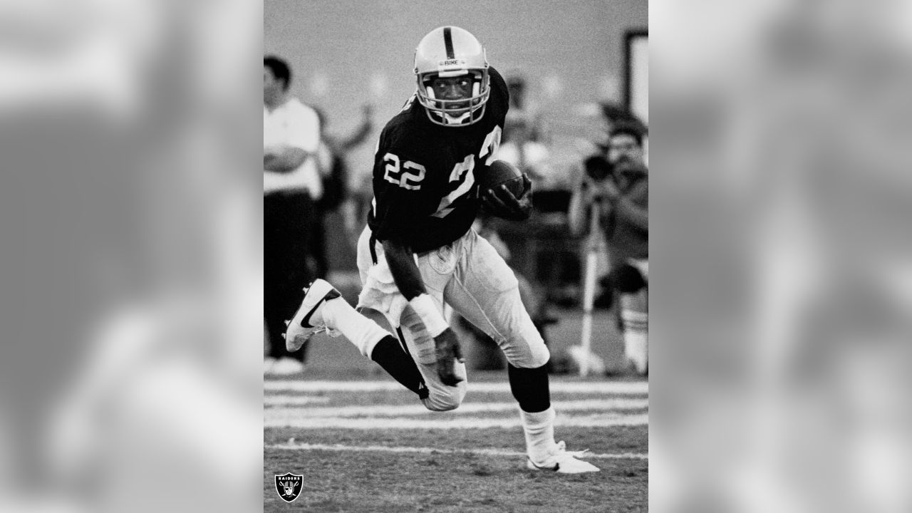 On This Date in Raiders History: Mike Haynes inducted into the Hall of Fame