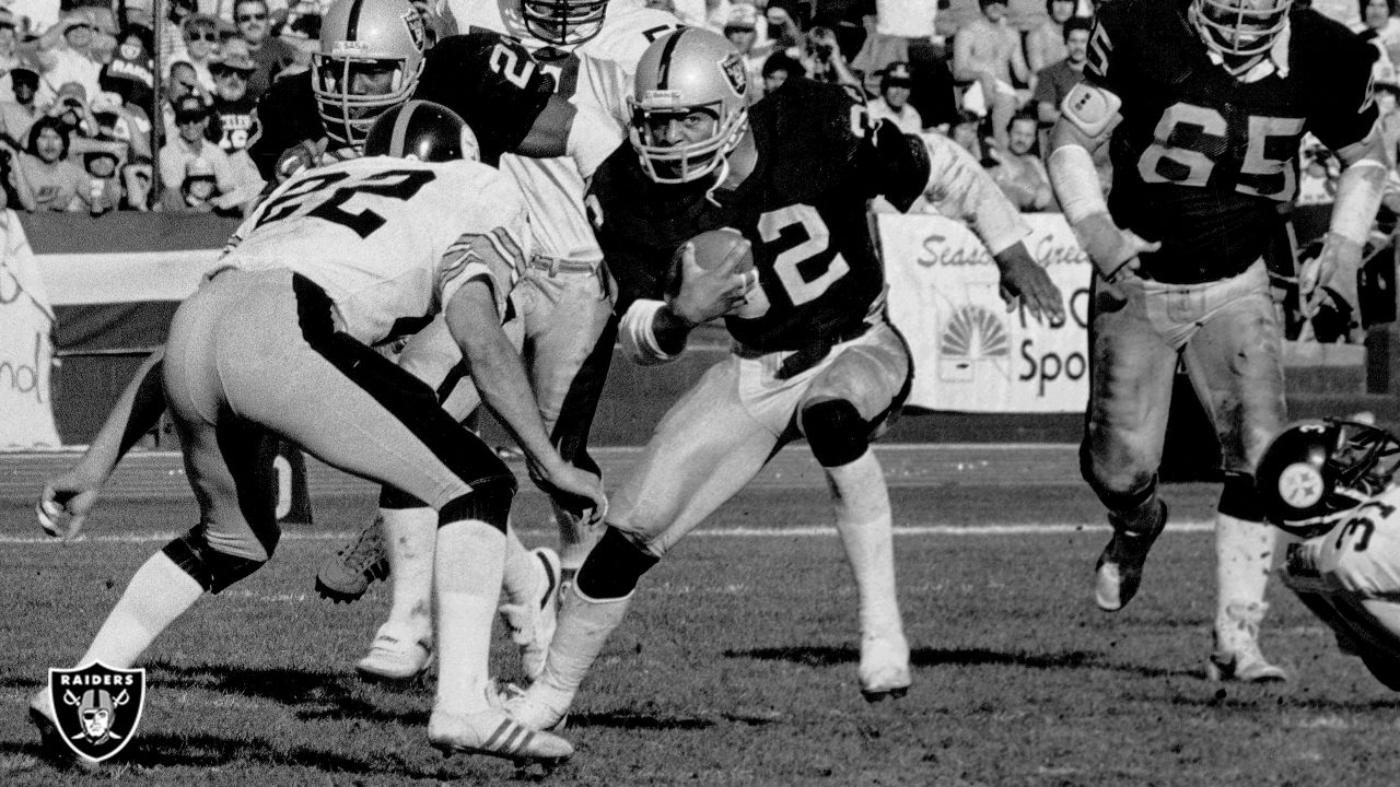 Los Angeles Raiders Lyle Alzado gives a fist of Victory after the Raiders  beat the Pittsburgh Steelers in playoff game in Los Angeles on Sunday, Jan.  2, 1984, 38-10. The victory advanced