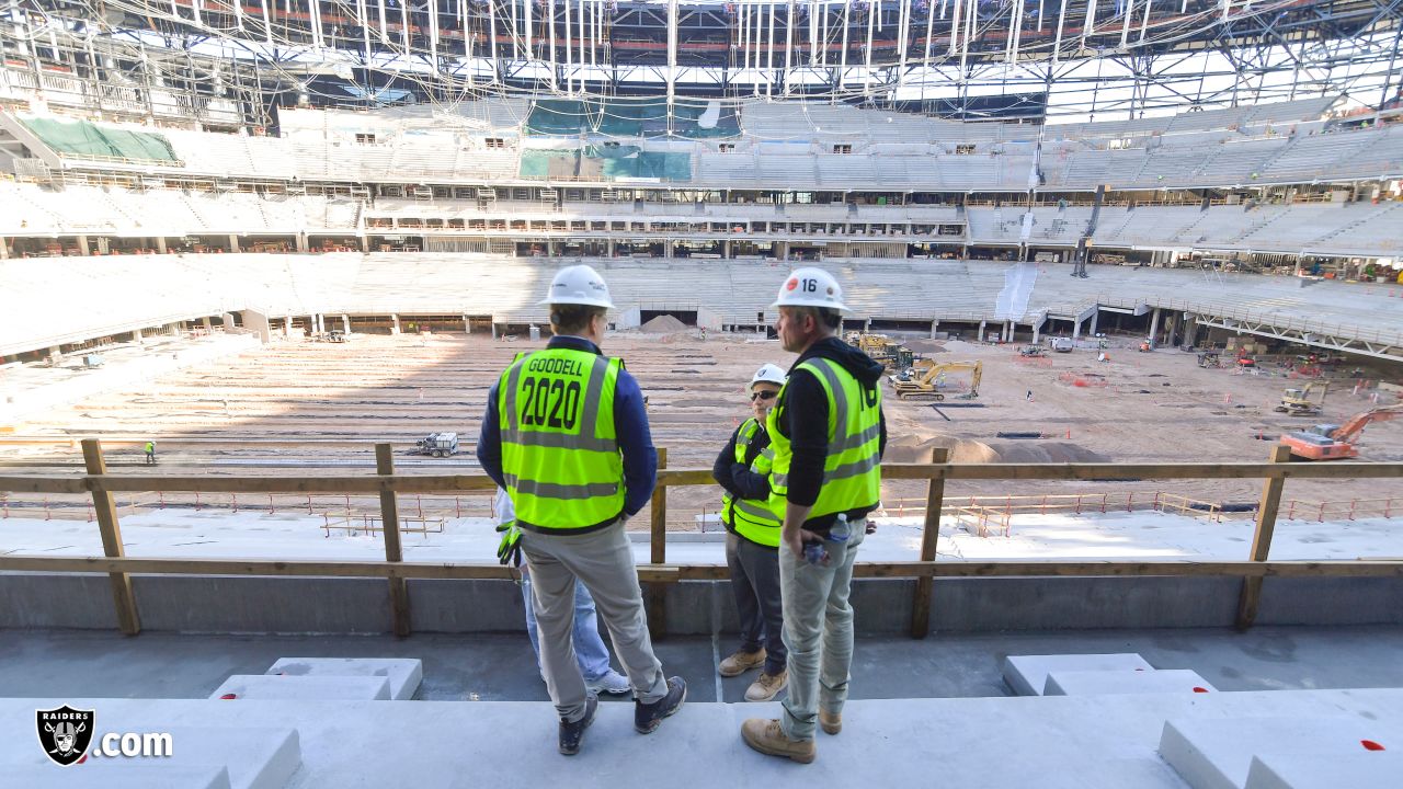 NFL Team Celebrates Construction Milestone at Stadium : CEG