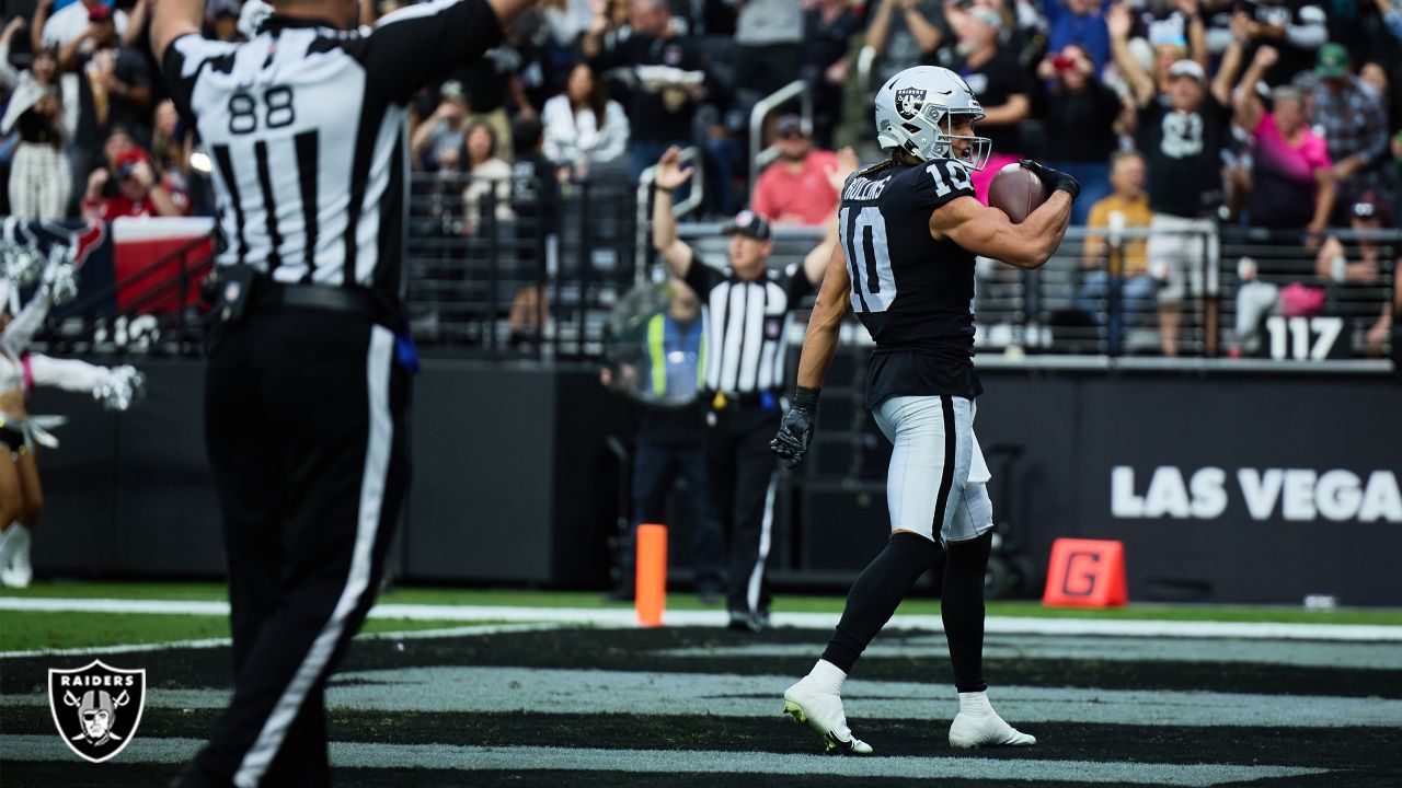 Las Vegas Raiders wide receiver Mack Hollins runs for a touchdown