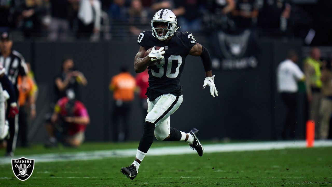 Las Vegas Raiders safety Duron Harmon (30) runs during an NFL