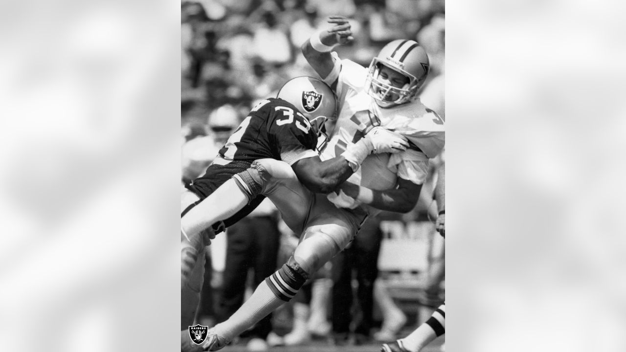 Oakland, California, USA. 7th Dec, 1980. Oakland Raiders vs Dallas Cowboys  at Oakland-Alameda County Coliseum Sunday, December 7, 1980 Oakland Running  back Mark Van Eeghen pushes for extra yardage. Raiders lost to