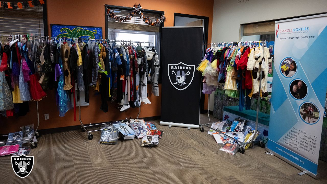 Las Vegas Raiders host 'Friendsgiving' for childhood cancer foundation