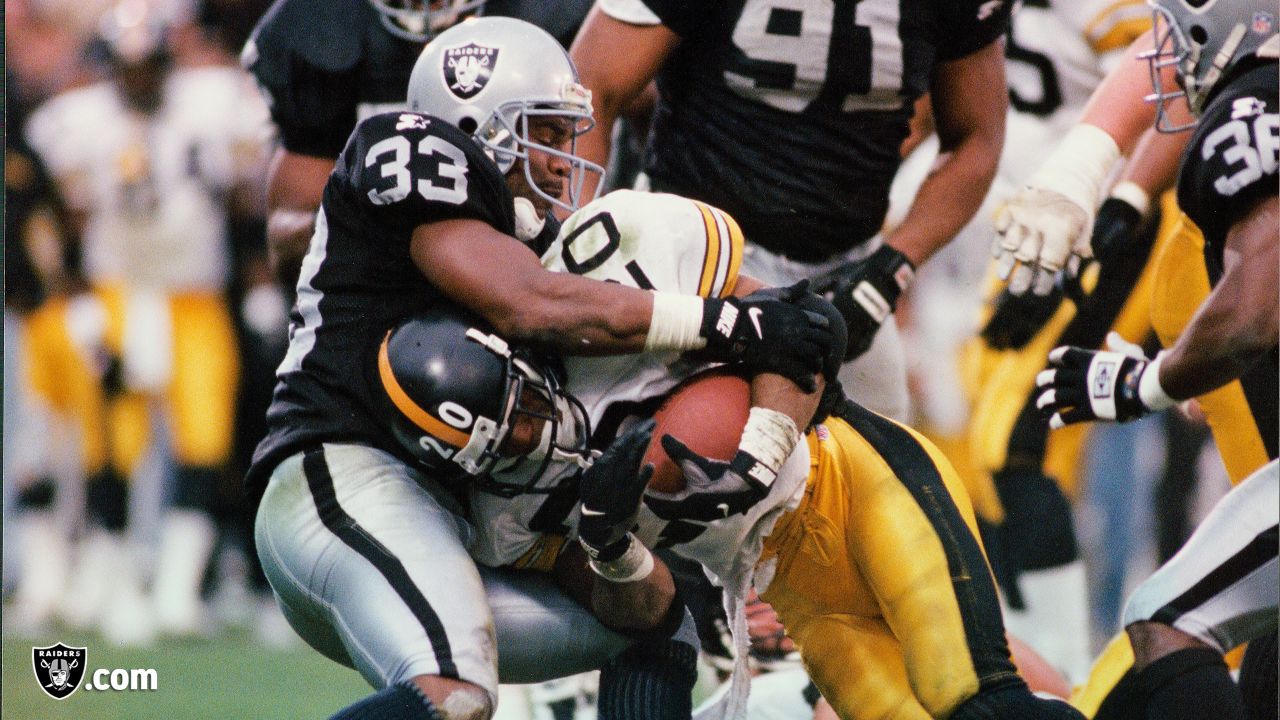 Pittsburgh Steelers returner Antonio Brown (84) runs back a kick off  against the Oakland Raiders during