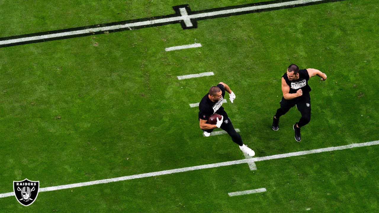 Raiders tight end Derek Carrier (85) warms up before the start of