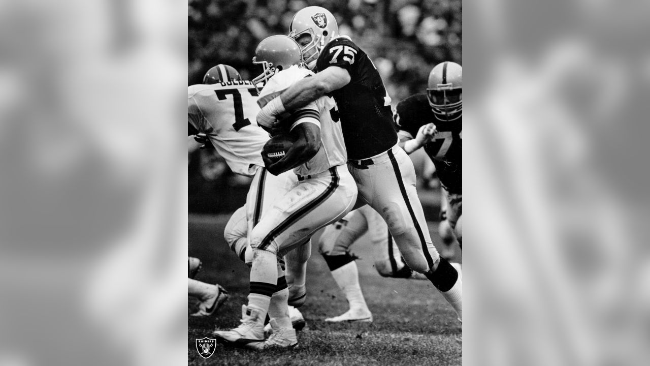 Las Vegas Raiders on X: One of the greatest. Howie Long continues the Hall  of Fame countdown to the 2021 season.  / X